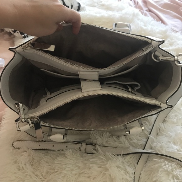 Michael Kors Bag with lots of zippers - Picture 5 of 8